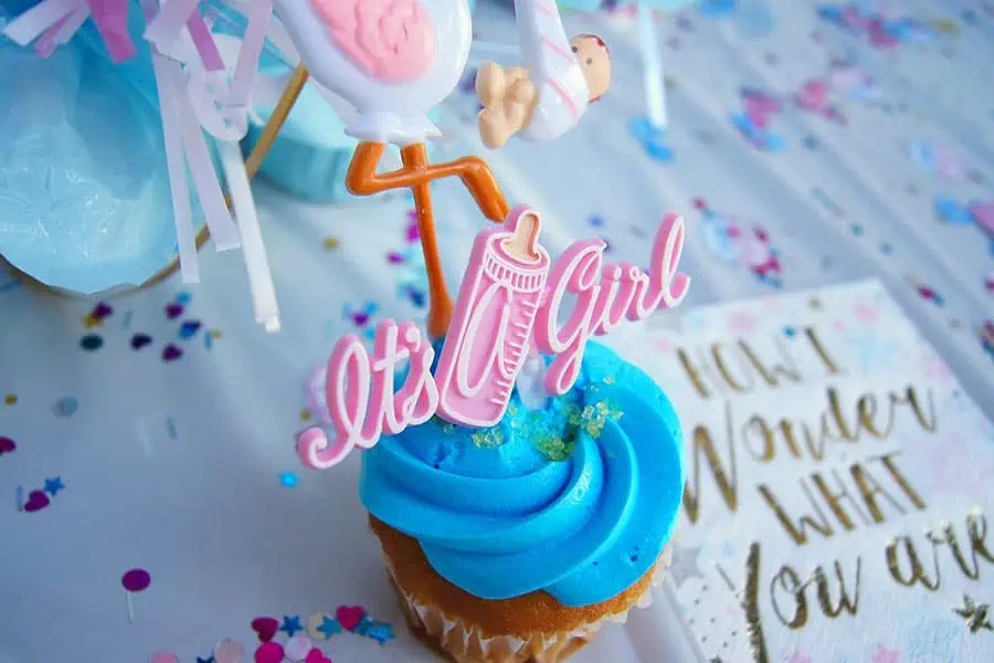 Cupcake at a gender reveal party for a new baby