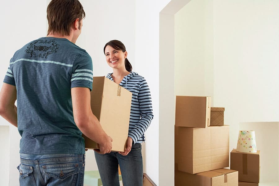 Couple moving in the Summer